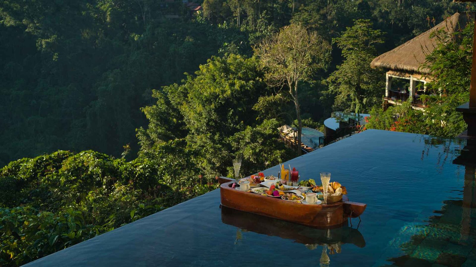 A Floating Feast: Intimate Dining in Your Private Pool